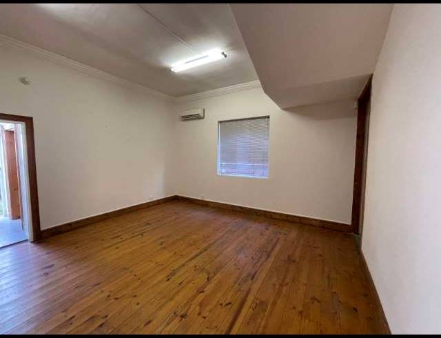433M² BUILDING TO LET IN VREDEHOEK
